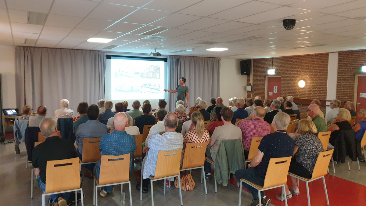 Hans Luiten geeft de eerste Arie Lemslezing